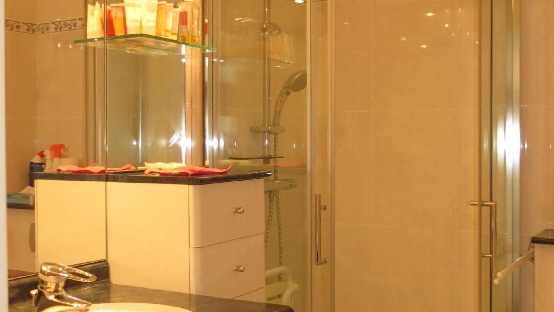 Appartement 4P Avec Piscine, Garage Et Climatisation A Sainte-Maxime - Fr-1-780-68 0*,